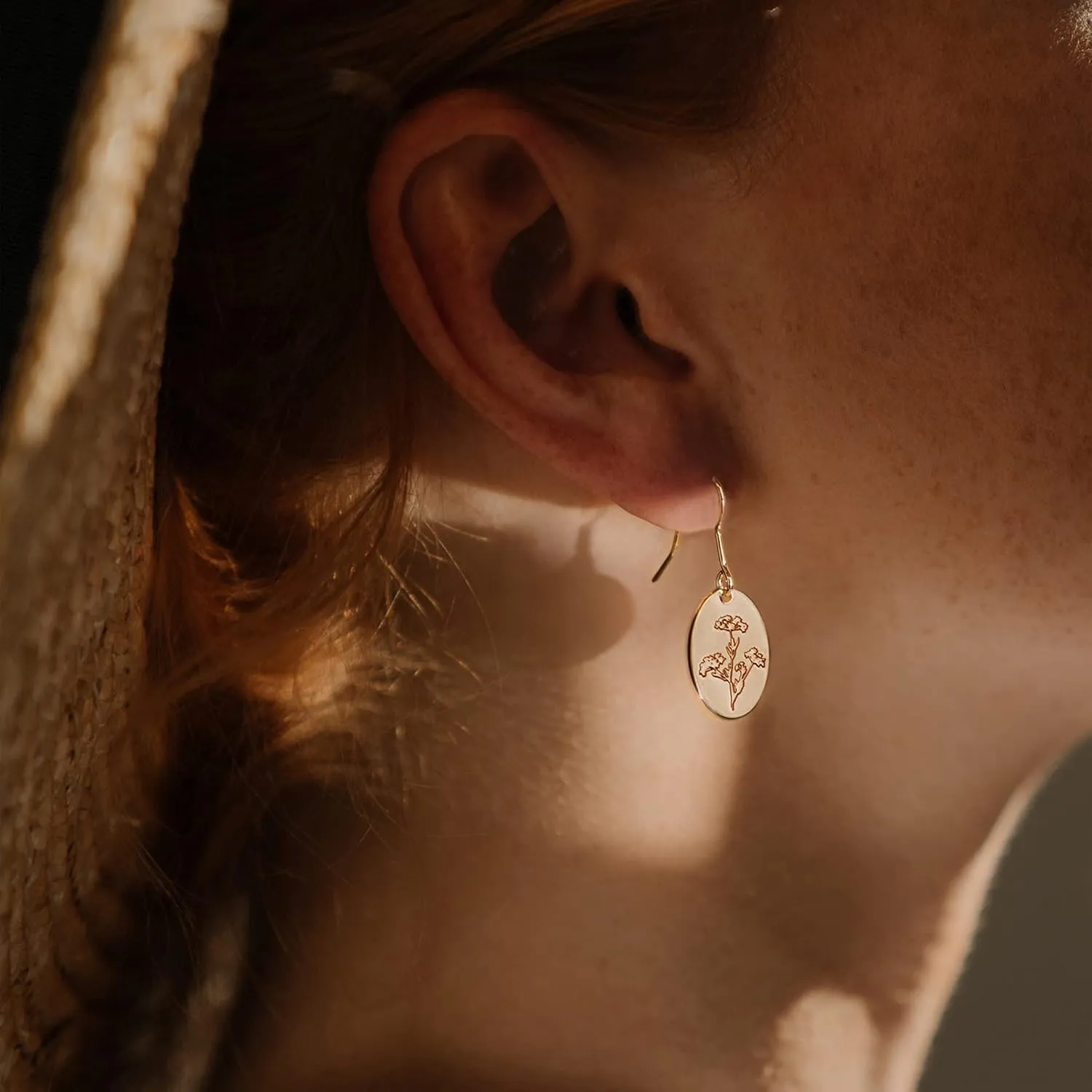 Moodear Trendy Gold Earrings for Women - Dainty Flower Dangle Earrings - Minimalist 14K Boho Hypoallergenic Statement Jewelry - Birthday Gift for Her